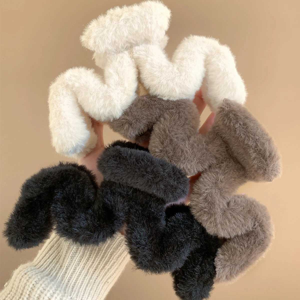 New Winter Faux Fur Hair Claw Elegant Acrylic Hairpins Plush Hair Clip Barrette Crab Headwear for Women Girls Hair AccessoriesW254021