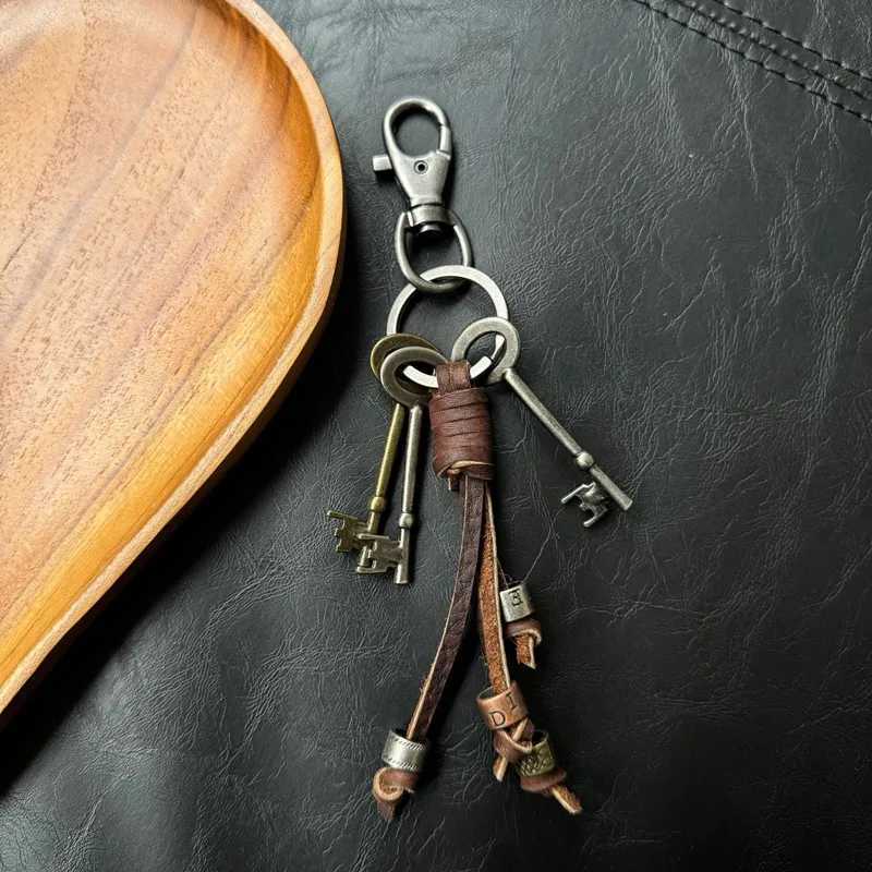 Korean Cowhide Braided Rope Pendant Keychain Fashion Bag Accessories Tassel Antitheft Key Chain Letter Pendant Gift Keyring W251021