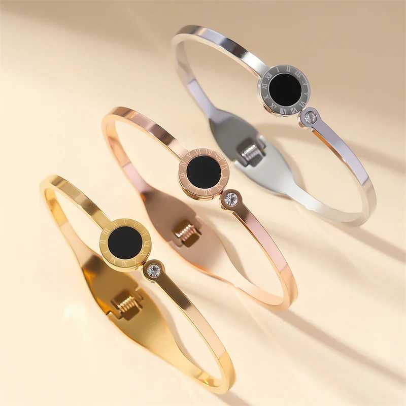 Luxcury Sophisticated Ladies' Titanium Wristwear: Resistant to Scratches and Corrosion A Unique Gift Idea