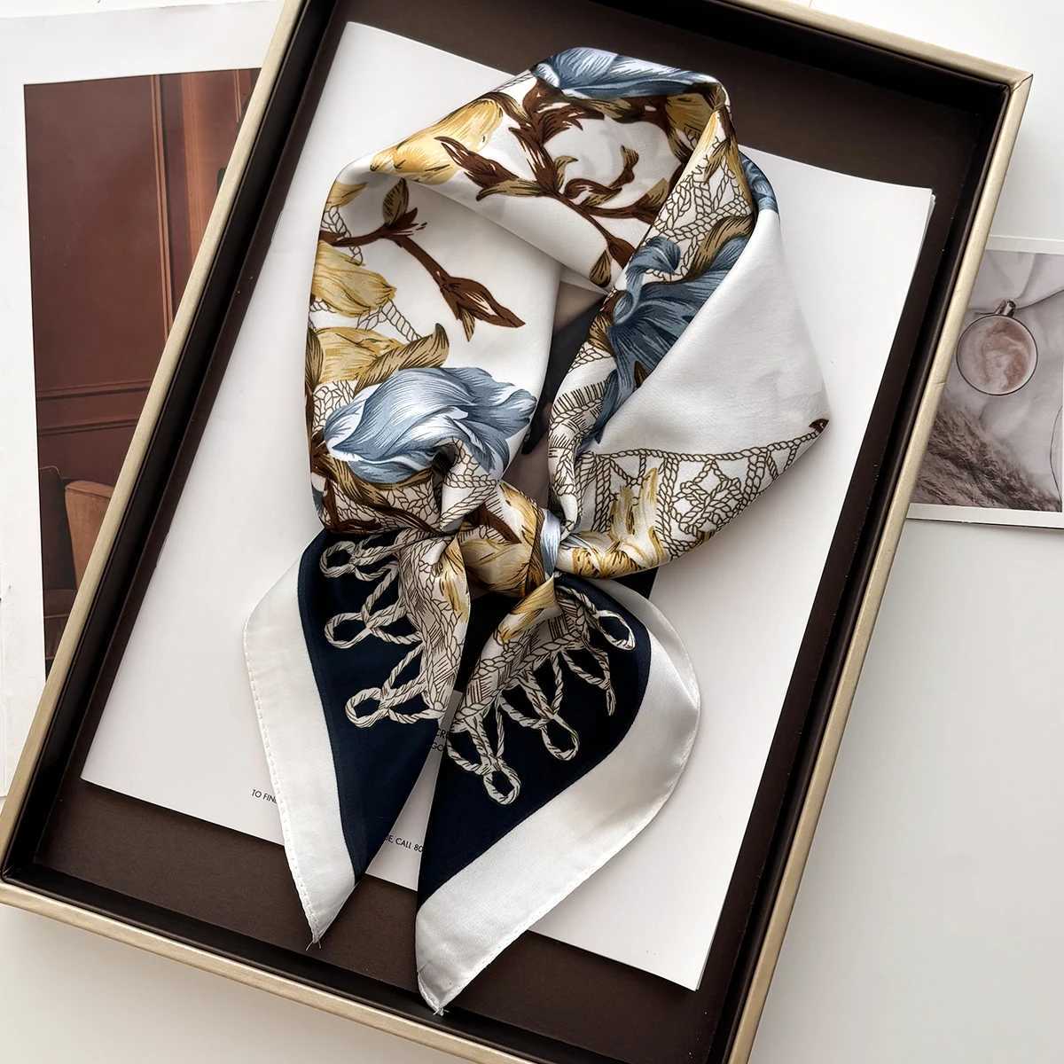 Luxury Silk Square Scarf for Wen Print Kerchi Soft Satin Haiand Hands Bag Ribbons Foard Hijab Neckerchi bandW251021