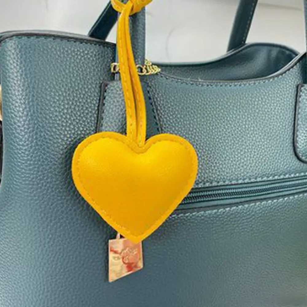 Cute PU Leather Heart Keychain Car Keyring Cartoon PU Leather Hanger Love Fashion Bag Pendant Car Accessory W251021