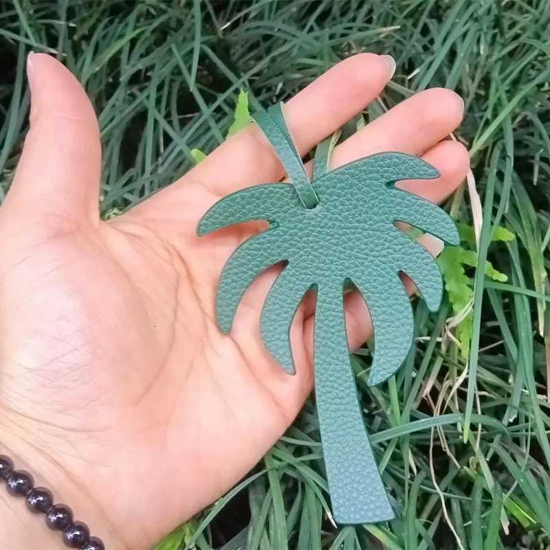 New DIY Trendy PU Leather Keychain With Women Bag Luxury Pendant Bags Charm Accessories Character Coconut Tree W251021