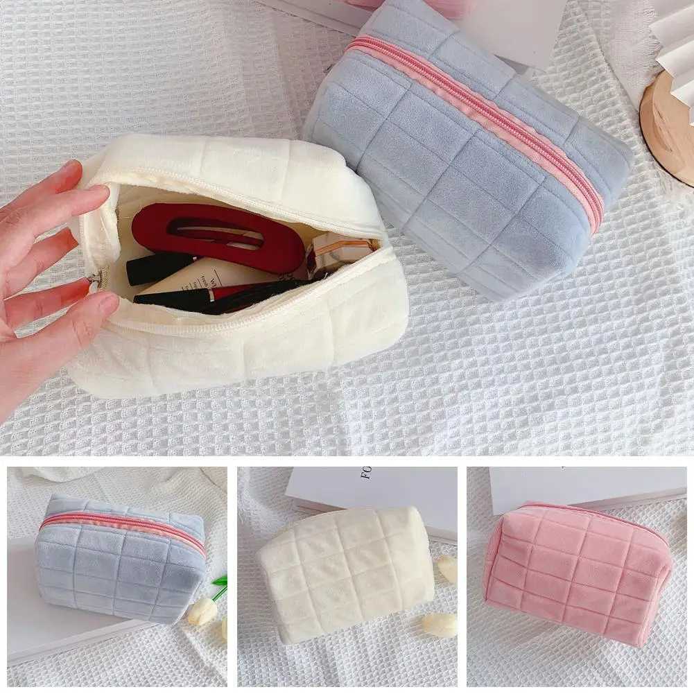 Cute Plush Makeup Bag for Women Portable Travel Small Cosmetic Bags Solid Color Zipper Toiletry Bag Washing Pouch Storage BagsW251021