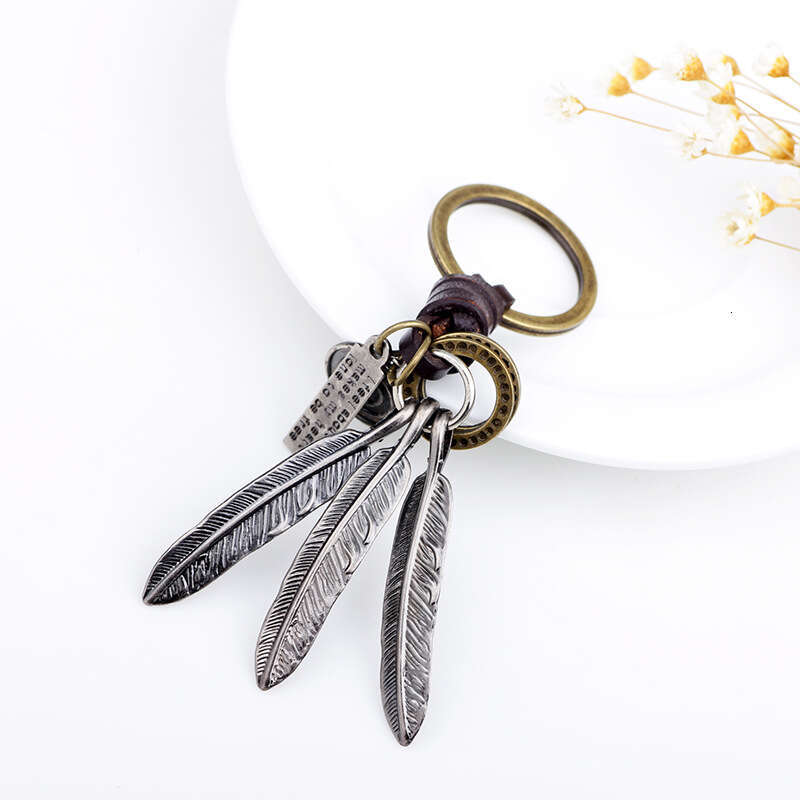Classic Leaf Design Creative Personality Woven Genuine Designer Leather Alloy Accessories Keychain