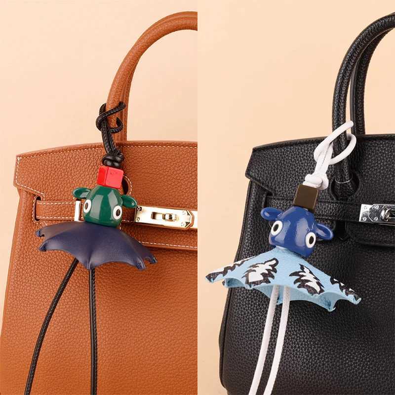 Luxury Brand Womens Bag Pendant Designer Cute Elf Bag Accessories Simple Versatile Gifts Pendant New Bestsell Couple Keychains J251121