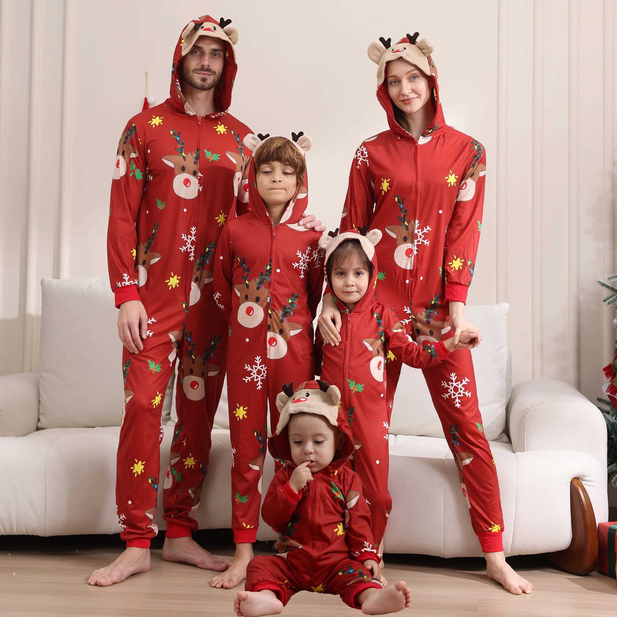 Family Christmas Pajamas Family clothing Mom and Dad children baby jumpsuit Cute card jumpsuit overall Christmas family dress L251021PXGO