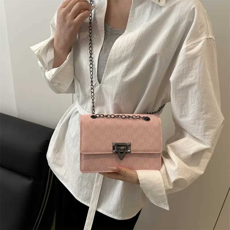 Retro High Quality Crossbody Bag 2025 New Korean Version Chain Small Square Bag Stylish Commuting Single Shoulder Underarm Bag fXJ251021
