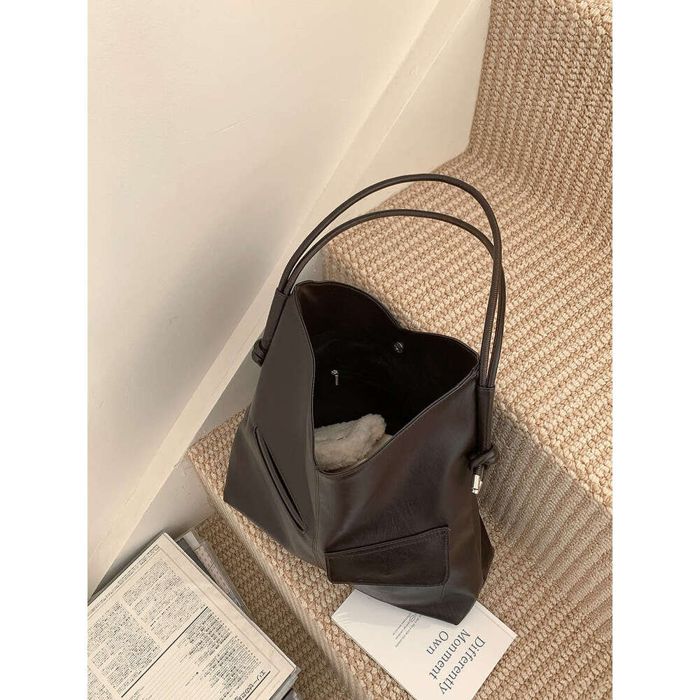 Large Capacity Tote Women, Fashionable Commuter Bag, High-End Niche PU Soft Leather Handbag And Shoulder Bag For Women B5