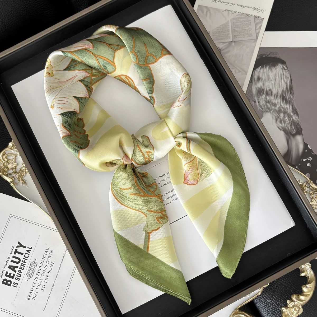 New Literary Fashionab Bandana Imitation Silk 7070cm Tpeent Square Scarves Wen SpringSummer Soft Satin ScarfW251021