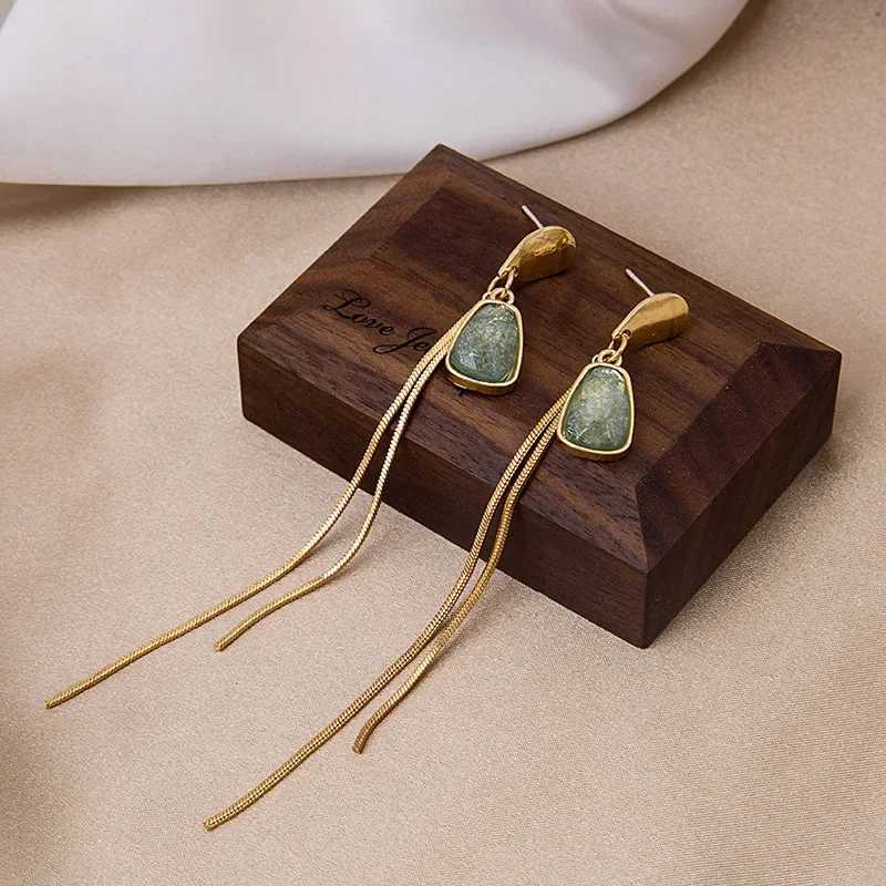Vintage Green Crystal Long Tassel Earrings for Women Femme Gold Color Alloy Chain Geometric Drop Dangle Earrings Party Jewelry J251021