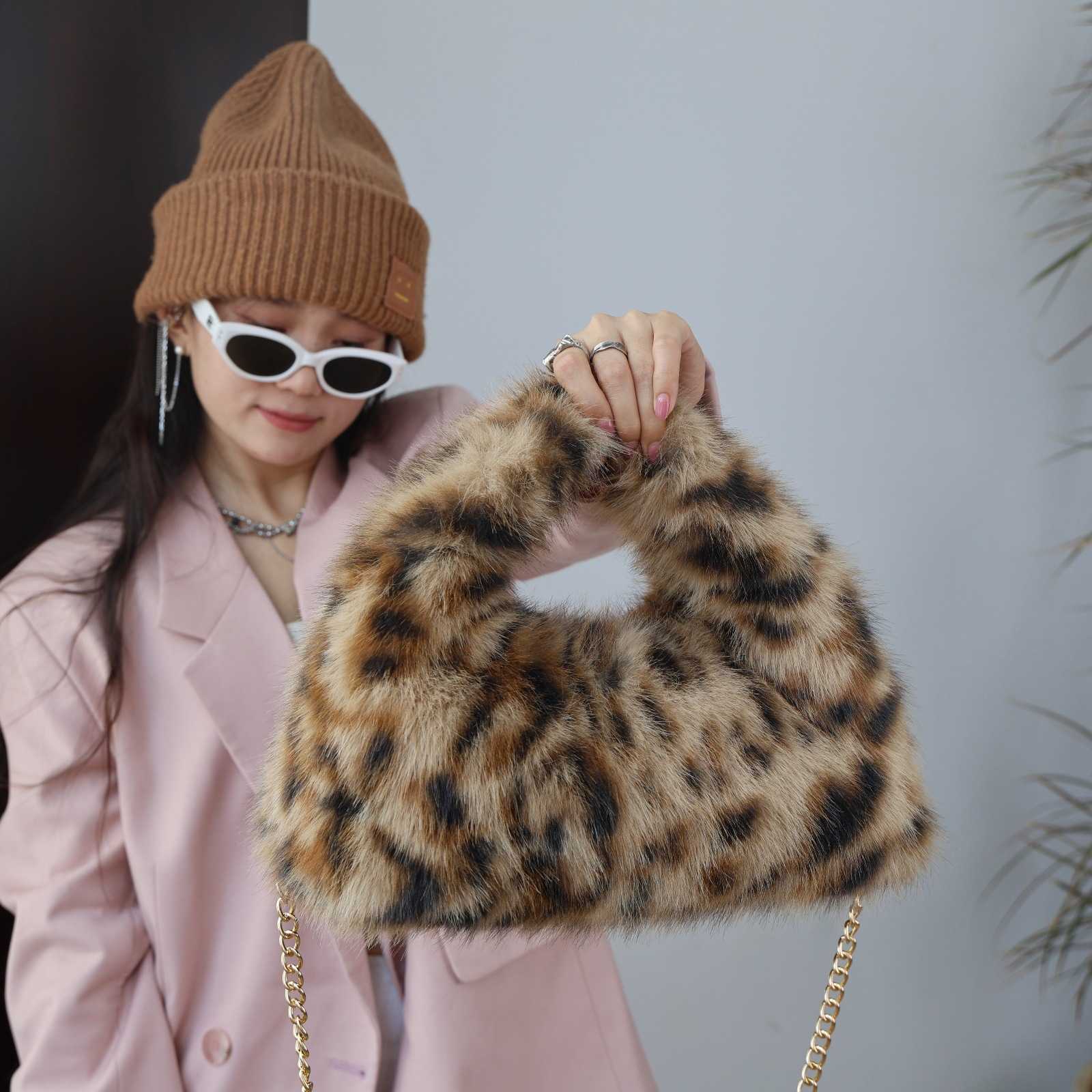 25 Autumn Winter New Korean Version Plush Handbag Imitation Fox Fur Hobobag Clutch Large Capacity Wandering Bag