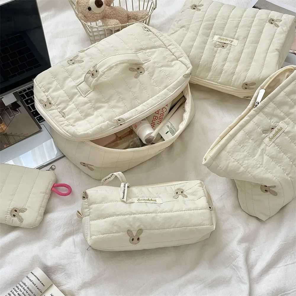 Quilted Embroidery Womens Cosmetic Bag Soft Cotton Fabric Ladies Make Up Case Storage Handbags College Girls Stationery BagsW251021