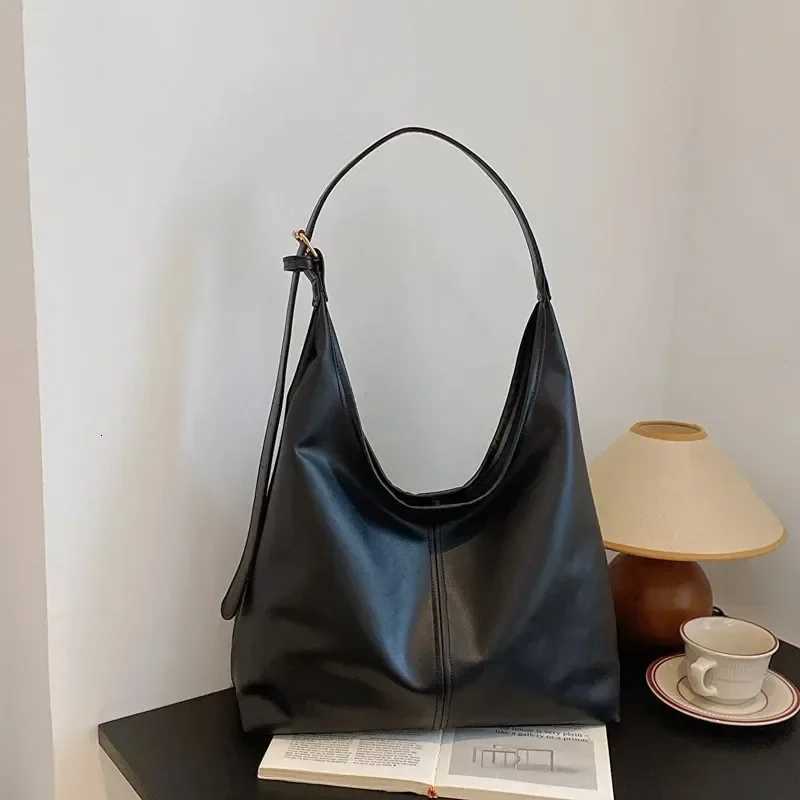Tote Bags New Tote Bag Hand Bill of Lading Shoulder Womens Bag Retro Simple Large Bag Tote BagXJ251021