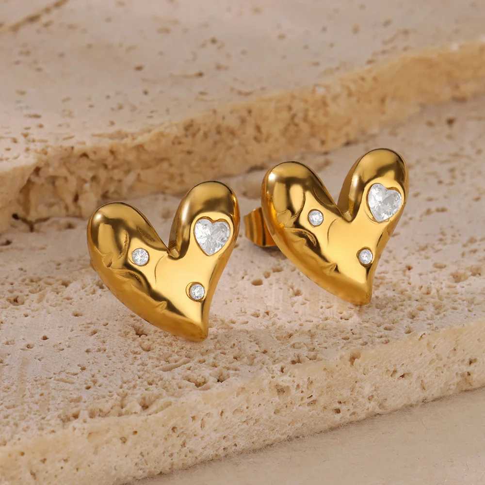 Stainless Steel Heart Earrings for Women Gold Color New In Cute Heart Stud Earrings 2024 Trend Wedding Party Jewelry Gift BFF J251021