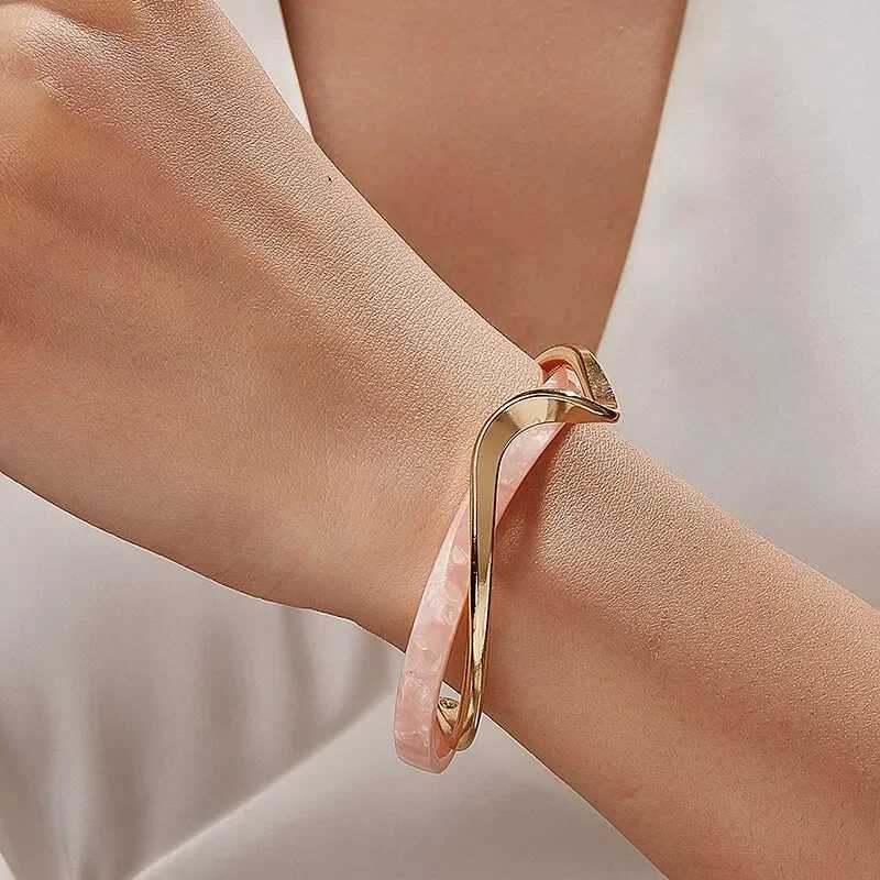 White Shellfish Bracelets Board Bend Metal Bangles Womens Hand Bracelets Geometric C shaped Opening Bracelets Jewelry Gifts J251021