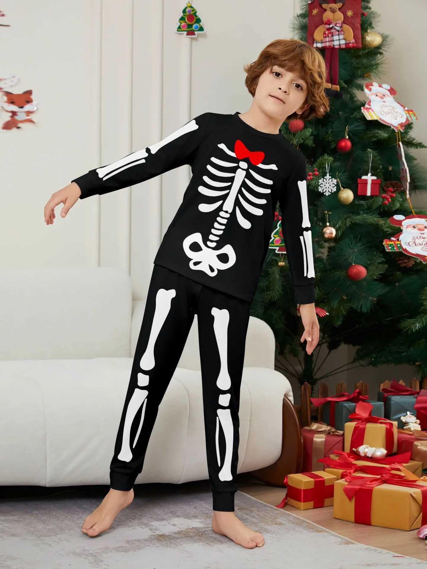 2025 New Skeleton Print Family Matching Pajamas Set Mom Dad Kids 2 Pieces Suit Baby Romper Homewear Halloween Party Look Pajama L2510215HVU