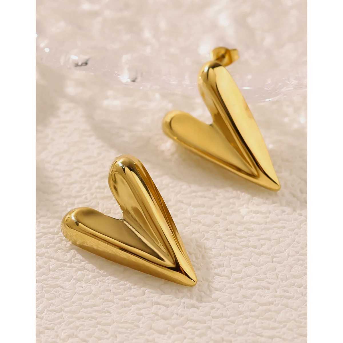 YACHAN 18K Gold Plated Stainless Steel Heart Drop Earrings for Women Vintage Dangle Earring Trendy Waterproof Jewelry J251021