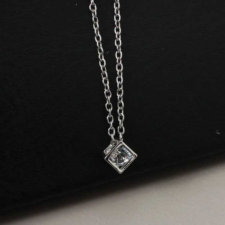 Fashionable Love Cube Threedimensional Necklace Shiny Charm Rhinestones Small Box Short Clavicle Chain Maxi Necklace Pendants1 D251021