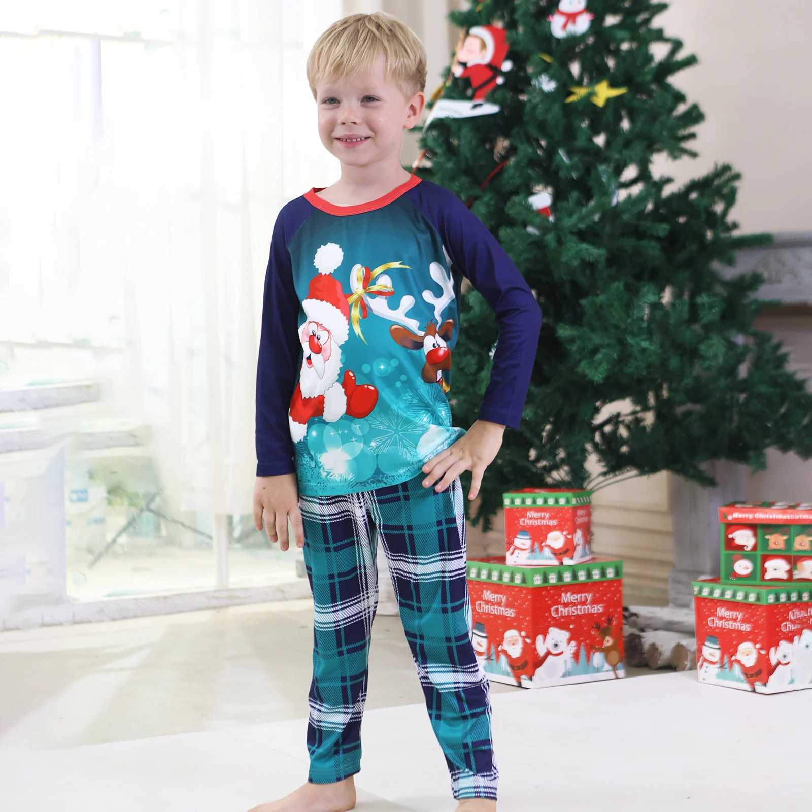 2025 New SantaDeer Print Family Christmas Pajamas Loose Cute 2 Pieces Suit Sleepwear Mom Dad Kids Matching Clothing Baby Romper L2510214428