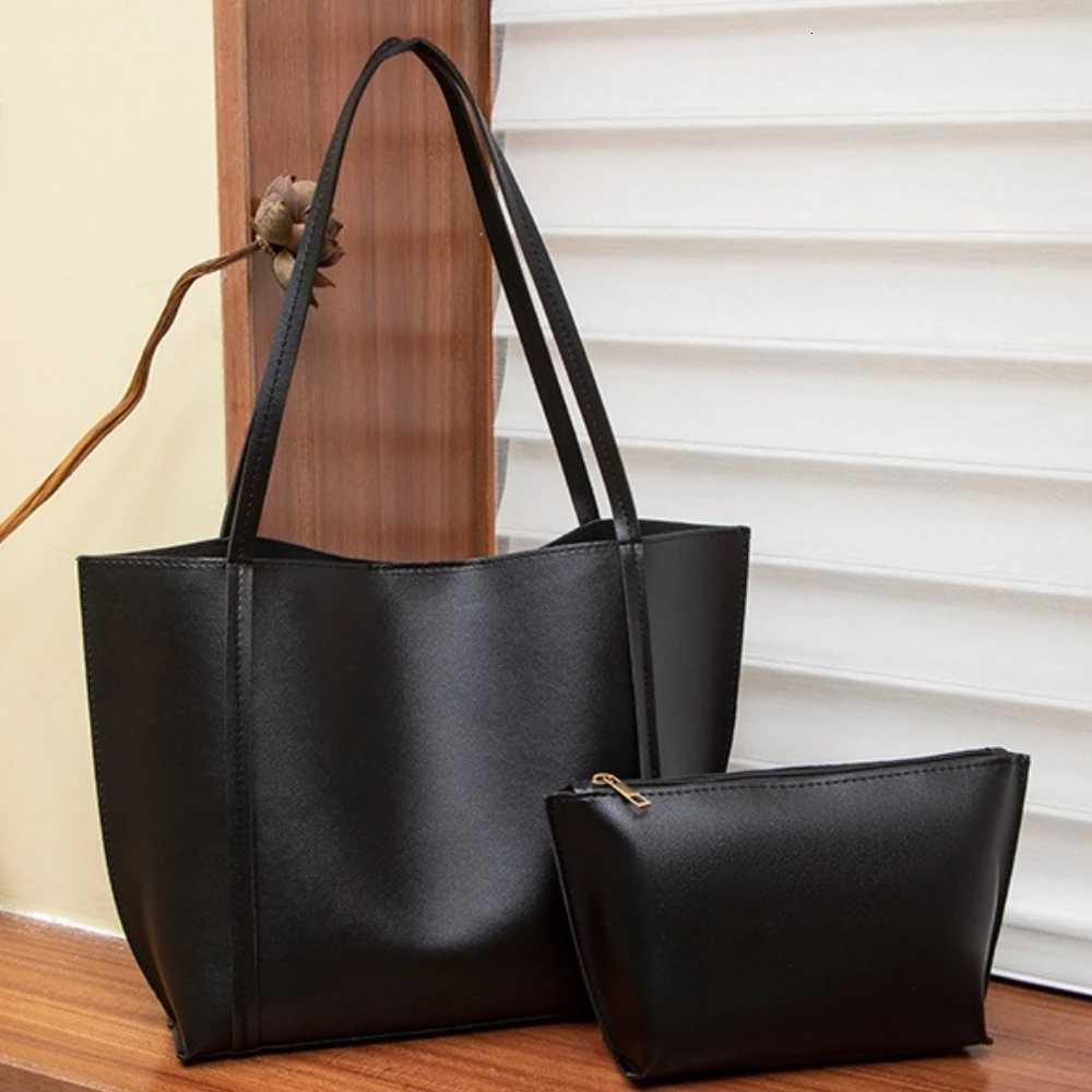 New Simple and Largecapacity Fashion Shoulder Womens Bag Solid Color Minimalist Style Fashion Tote Bag Travel Light HandbagsXJ251021