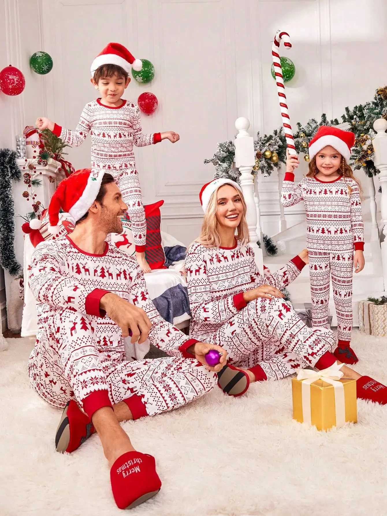 New Years Costume Family Matching Outfits Mom Dad Kids All Over Print Christmas Pajamas Set Soft Loose Loungewear Xmas Look Pjs L251021BU0G