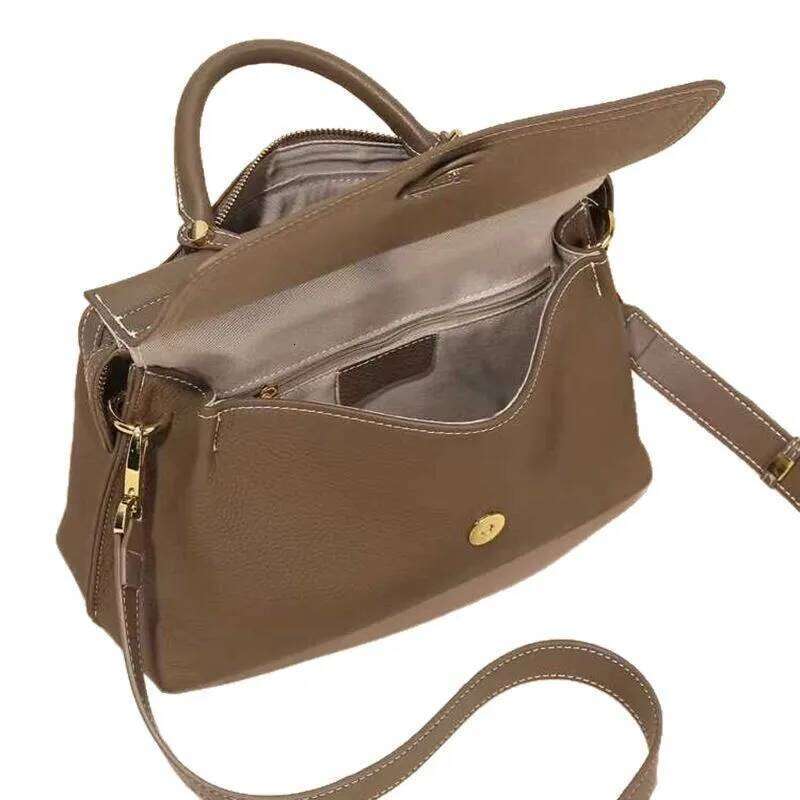 Women's Genuine Leather Crossbody 2025 New Top Layer Cowhide Handbags Women Large Capacity Commute Message Bags Retro Totes