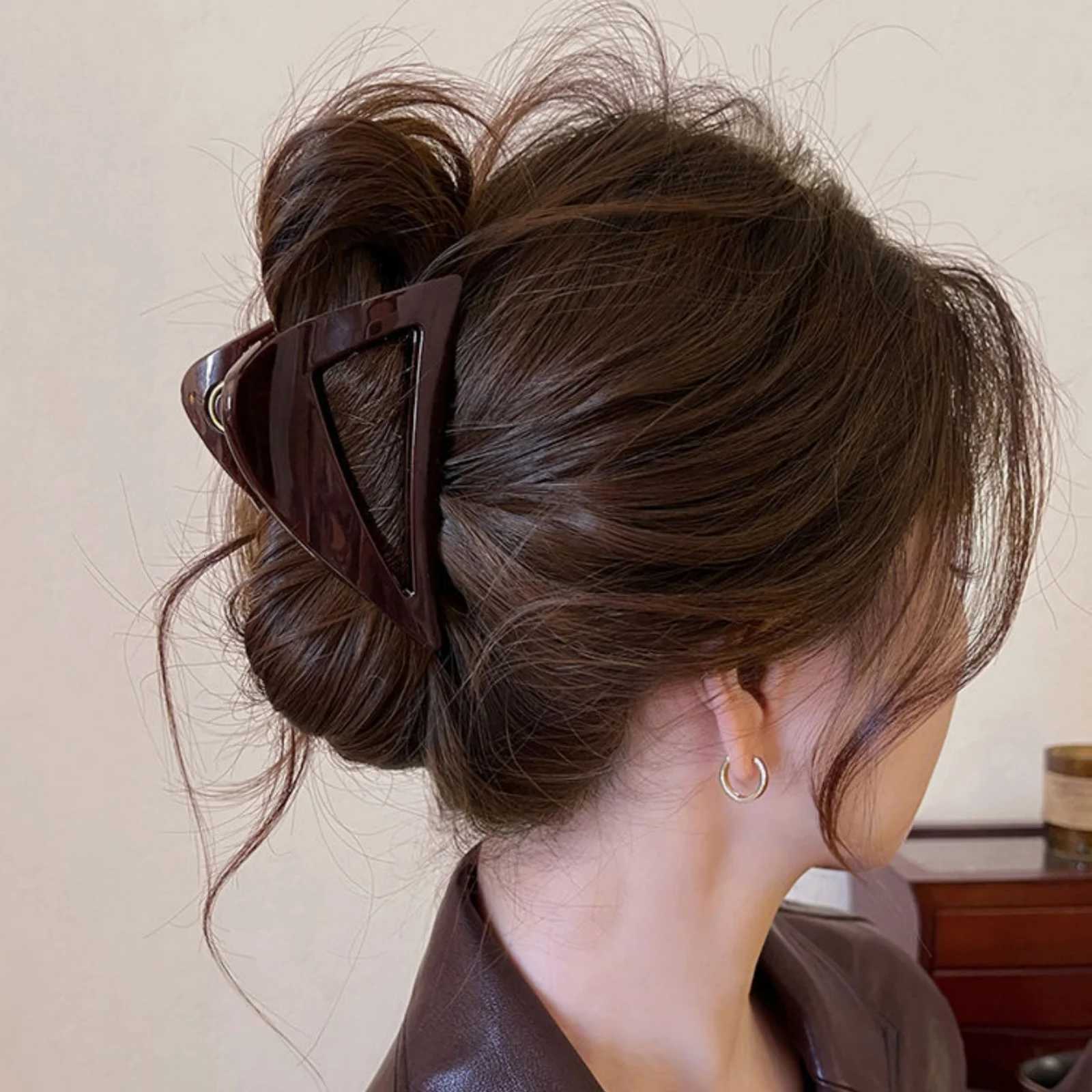 1PC Chocolate Brown Hair Clip Hair Scratcher Premium Shark Clip Back of Head Clip Hair AccessoryW254021