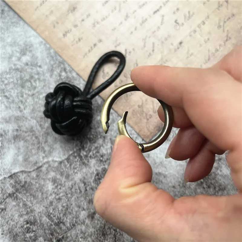 Key Chain Metal Keyring Genuine Leather Personalized Keychains Cowhide Lanyard Braided Keychains for Car Lanyard Retro Key Tag W251021