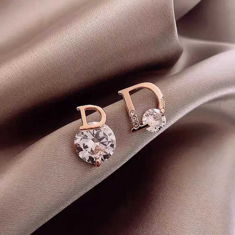 Letter D Earrings For Women Shiny Zircon Stud Earrings Light Luxury European and American Earrings Party Wedding Jewelry Gifts J251021