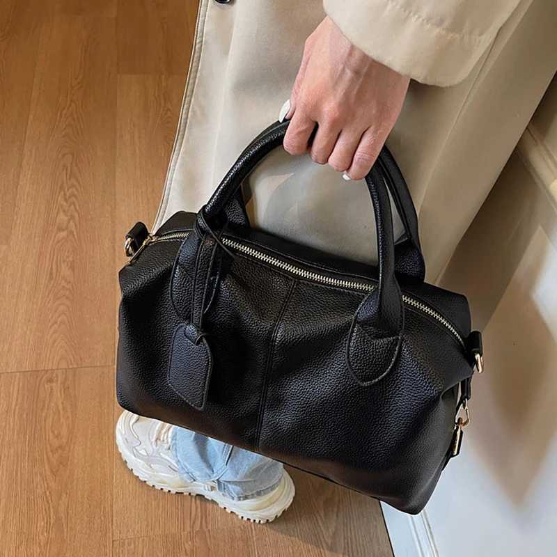 Luxury Womens Shoulder Bag Soft Leather PU Retro Solid Color Crossbody Bag Large Capacity Fashion Travel Commuter Bag Z251018