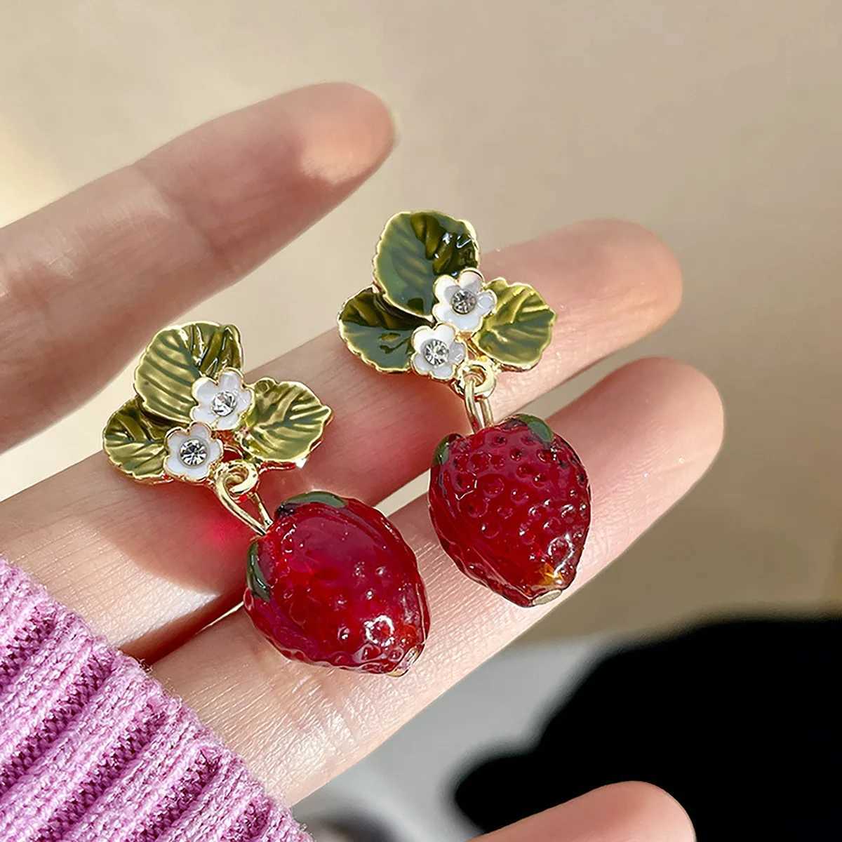Cute Simulation Red Strawberry Dangle Earring New Fruit Strawberry Earring Female Sweet Girl for Women Party Jewelry Gifts J251021