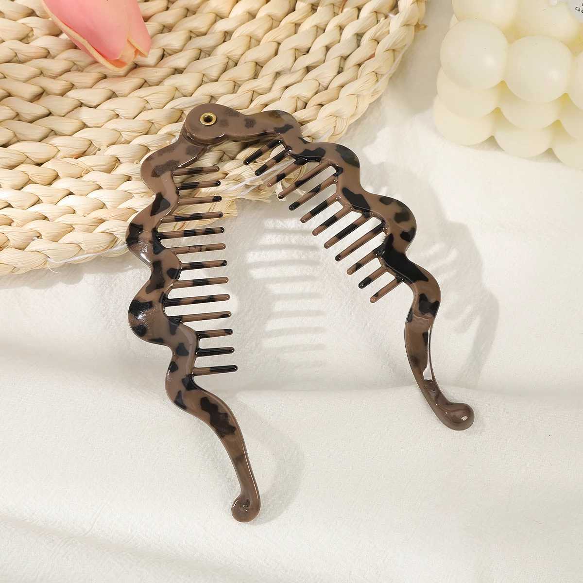 AWAYTR Leopard Fish Hairpin Handmade Banana Hair Clips Comb Clamp Girl Hair Accessories Festival Gift Valentine HeadwearW254021