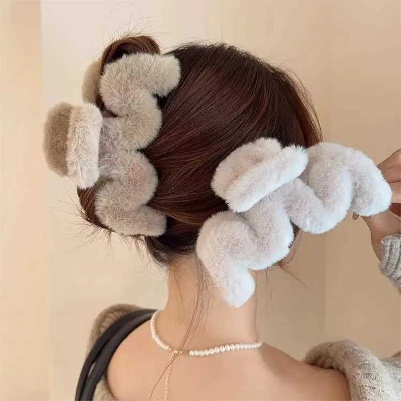 New Winter Faux Fur Hair Claw Elegant Acrylic Hairpins Plush Hair Clip Barrette Crab Headwear for Women Girls Hair AccessoriesW254021