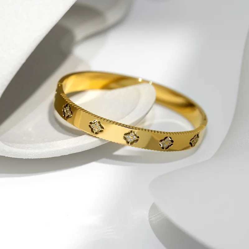 Women Stainless Steel Jewelry Accessory Fashion Zircon Bangles Water Proof Gold Color Cuffs J251021