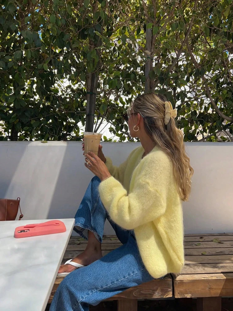 Womens AutumnWinter RelaxedFit SolidColour DropShoulder LongSleeved Oversized Knitted Cardigan 251017