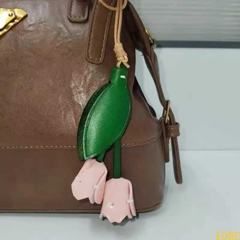E0BE Stylish Flower Leather Accessory Handmade Leather Flower Adornment Key Rings Pendant Accessory For Versatile Use W251021