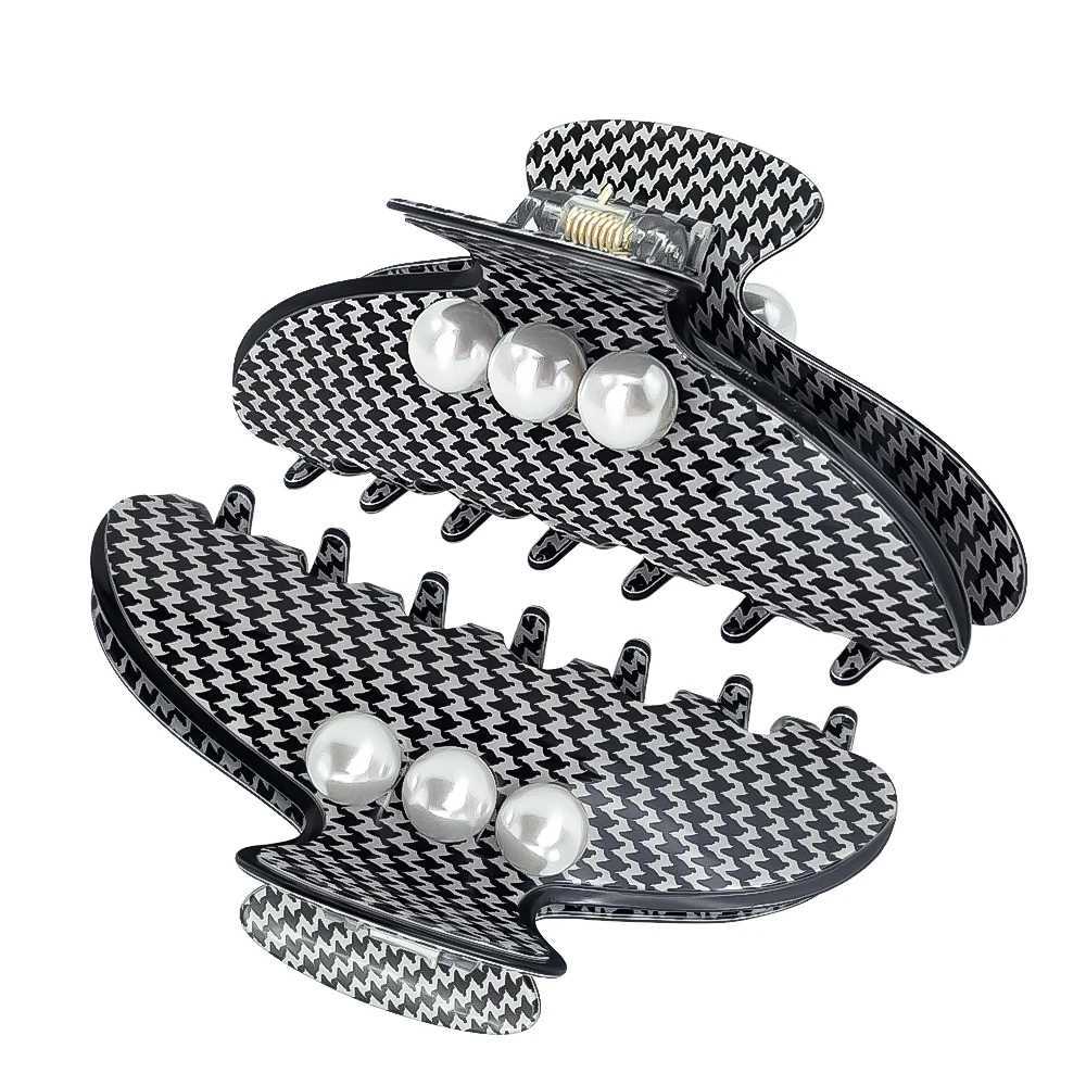 eManco Minimalist Black and White Checkered Pattern With Inlaid Pearls A Grip Clip On The Back Of The Head And A HighEndW254021