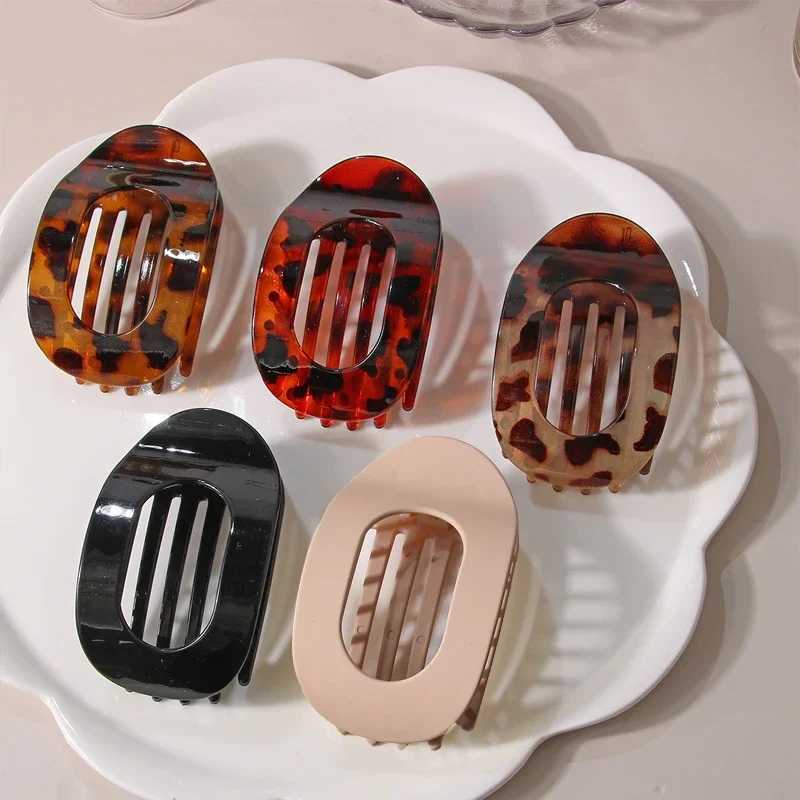 Fashion Oval Flat Hair Clips for Women New Design Leopard Large Flat Round Claw Clip French Concord Hair Clips Hair AccessoriesW254021