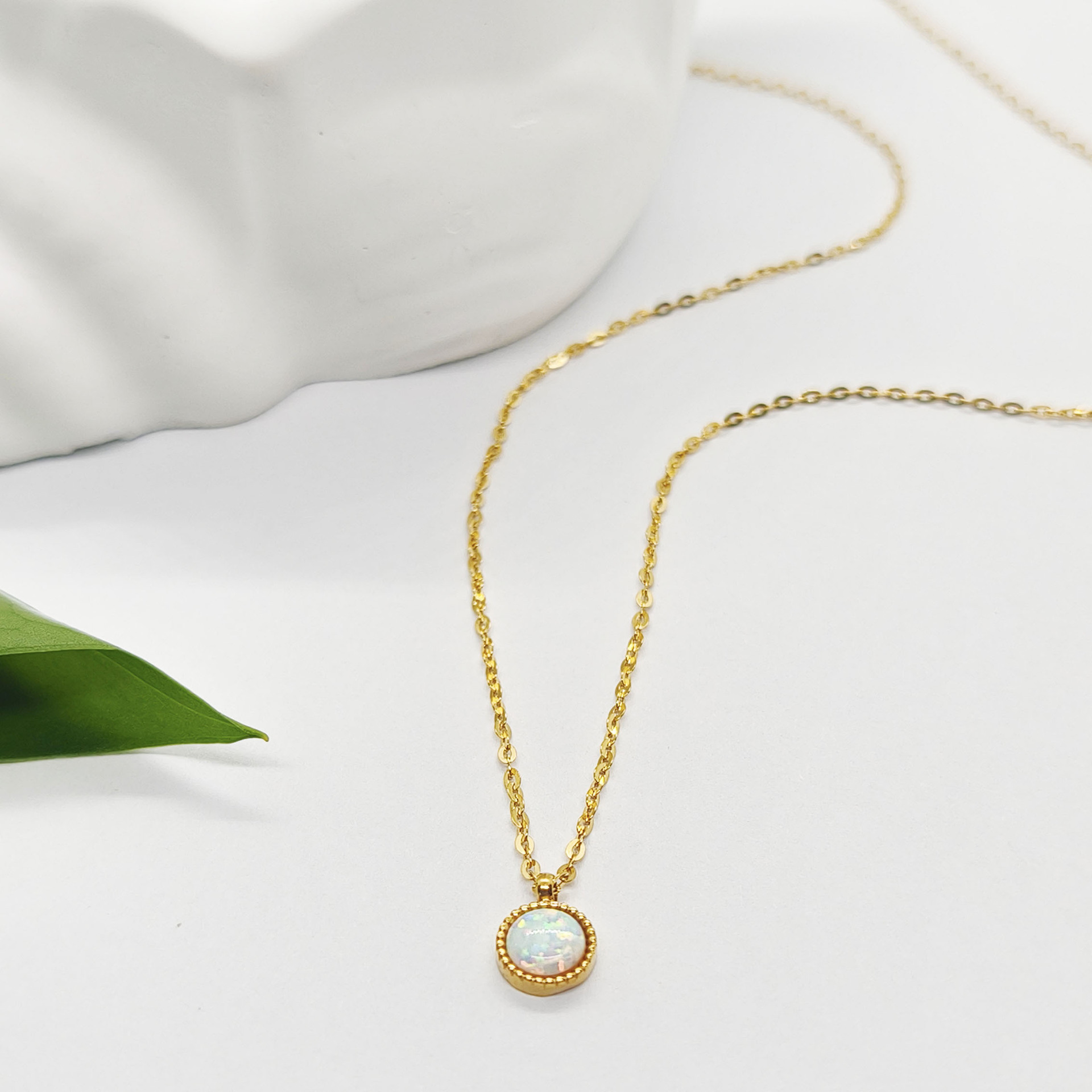 Luxury necklace Four leaf clover necklace for women light luxury versatile niche design high-end feeling collarbone chain accessories trendy Designer 