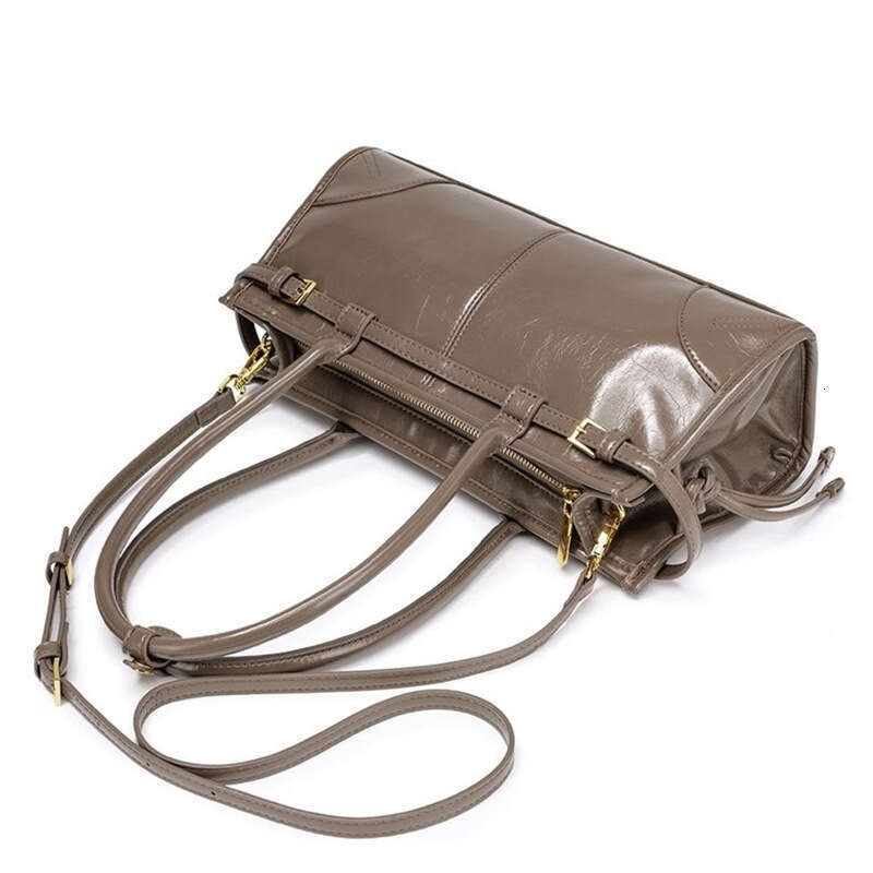 Women's shoulder crossbody bag retro large capacity Boston baguette toe layer oil wax leather motorcycle bags