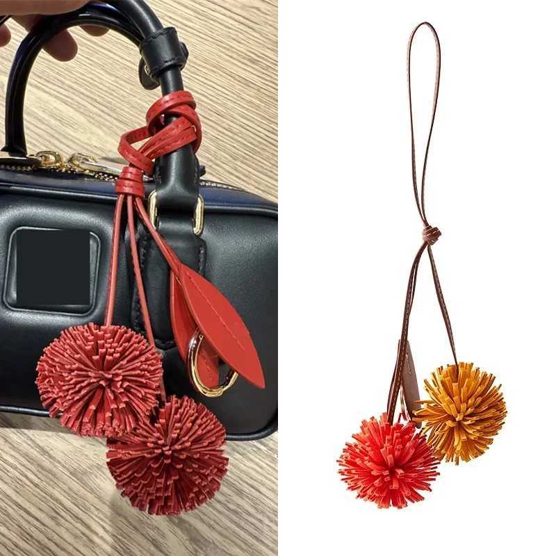 New Cowhide Leather Bag Charm Flower Ball Pendant Luxury Fashion Highgrade Lychee Flower Car Pendant Decoration Bag Accessories J251121