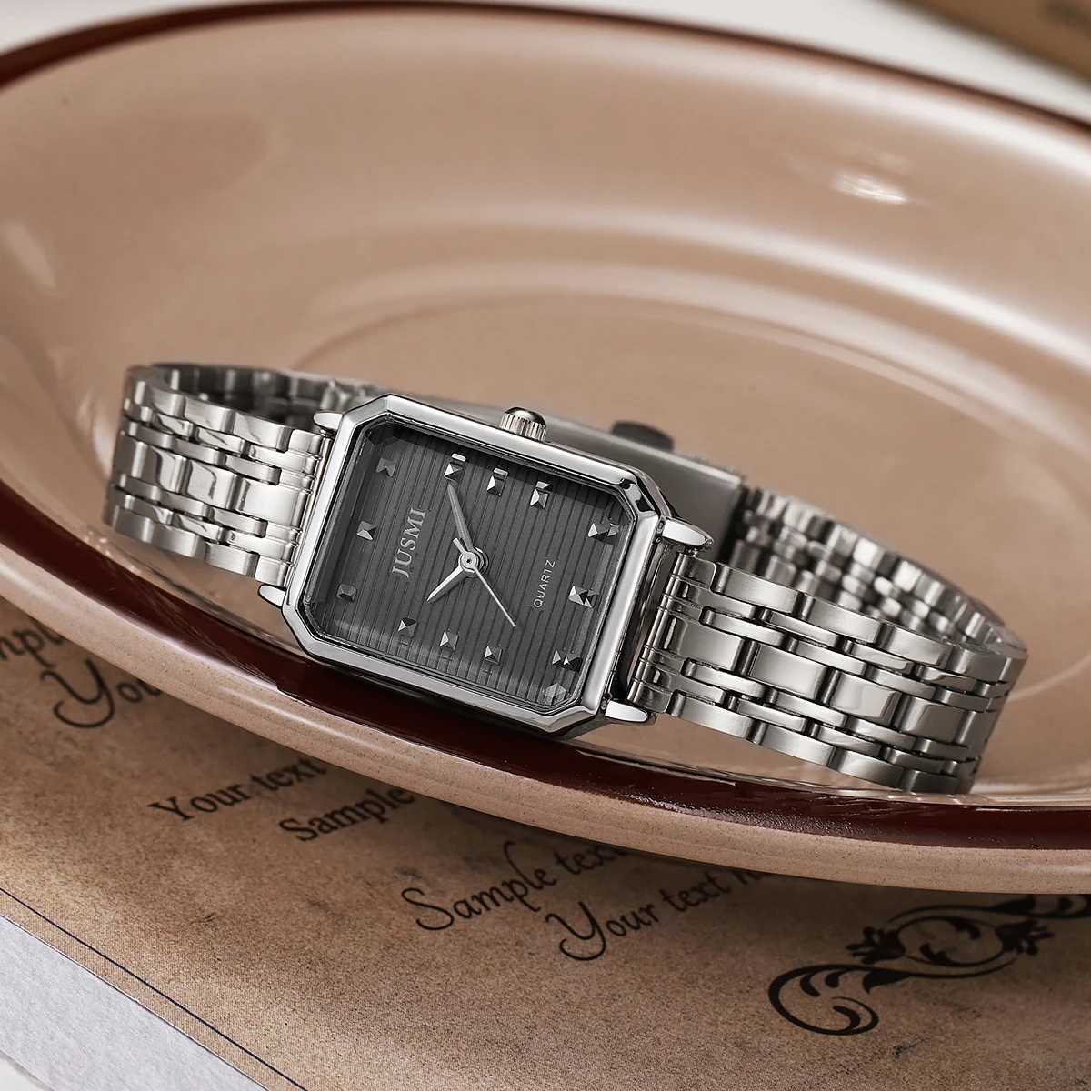 Fashion luxury exquisite alloy material Womens quartz suitable for Halloween Christmas giftXJ251021