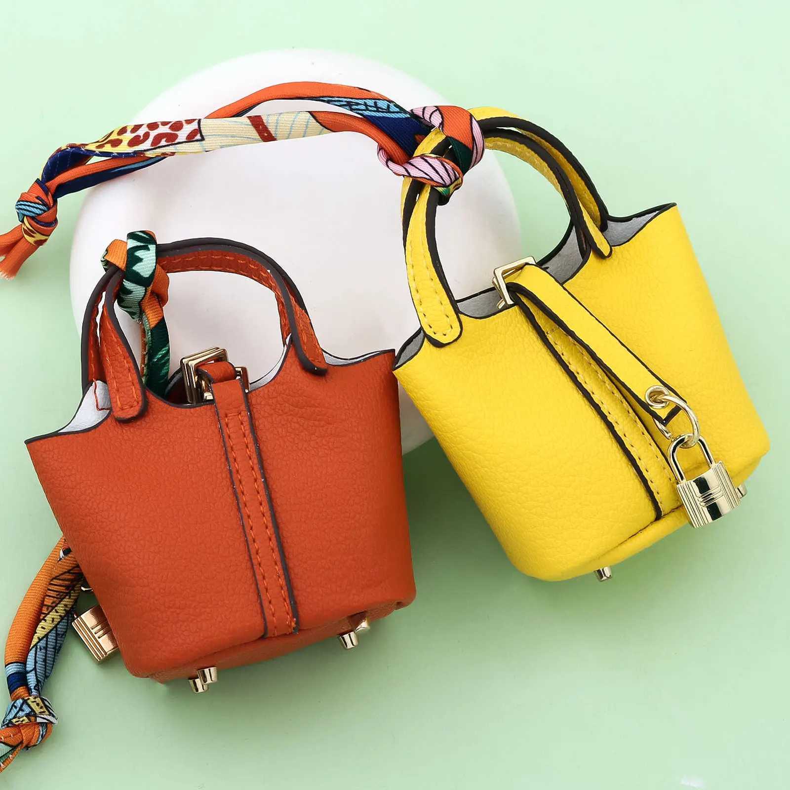 Mini Cute Basket Bag Pendant Leather Car Keychain Pendants Fashion Bluetooth Earphone Bag Small items Handbag Creative Gifts W251021