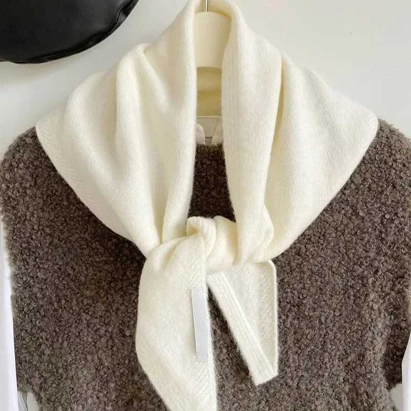 British Korean Style Niche Wool Knitted Triangular Scarf Women Headscarf Knitted Scarf Multifunctional Warm Knitted Scarf W251021