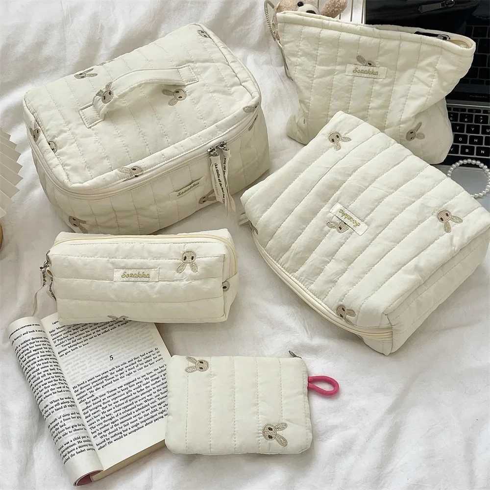 Quilted Embroidery Womens Cosmetic Bag Soft Cotton Fabric Ladies Make Up Case Storage Handbags College Girls Stationery BagsW251021