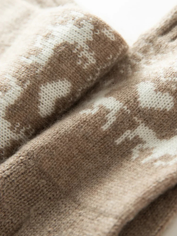 Women 100 Cashmere Jacquard Knitted Gloves Touchscreen Autumn Winter Christmas Gloves Warm Wrist Length Classic Female Mittens 251020