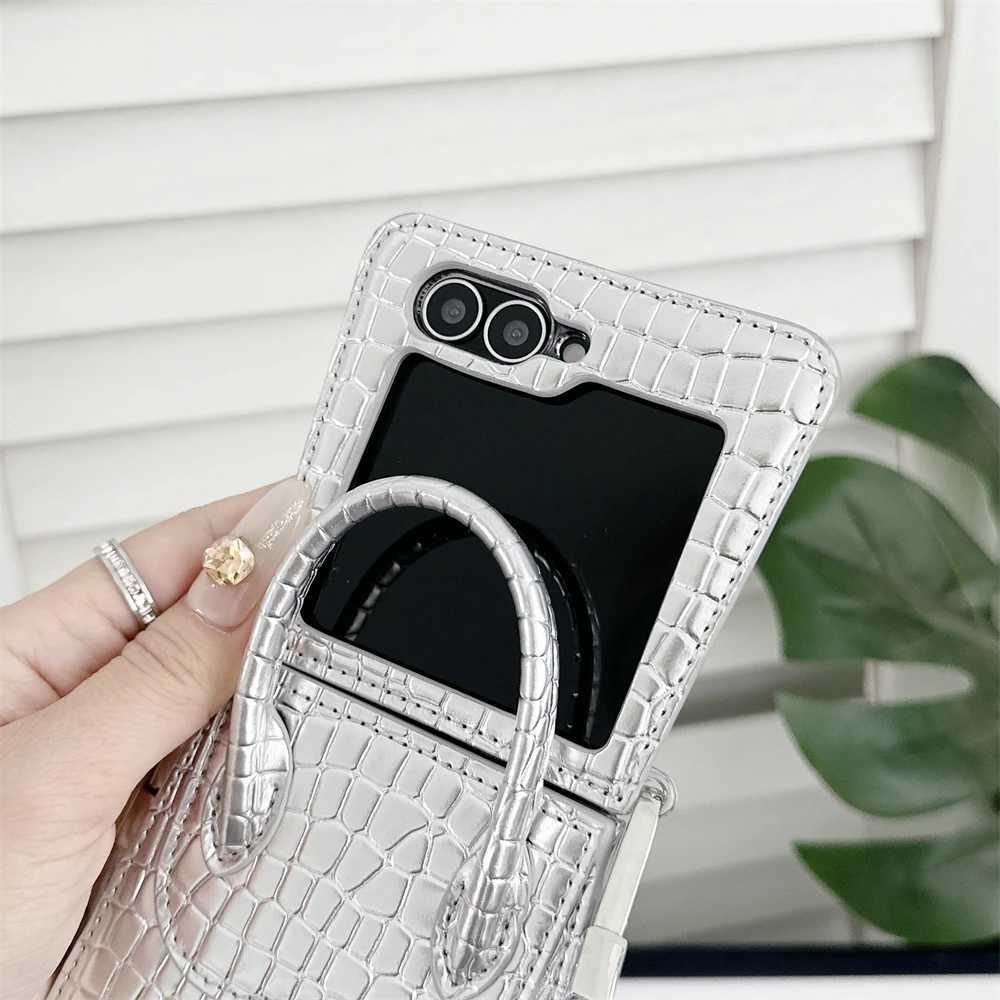 Crocodile Leather Handbag Phone Case for Galaxy Z Flip 6 5 Glossy Solid Wrist Hand Strap Shockproof Protection Cover J251114