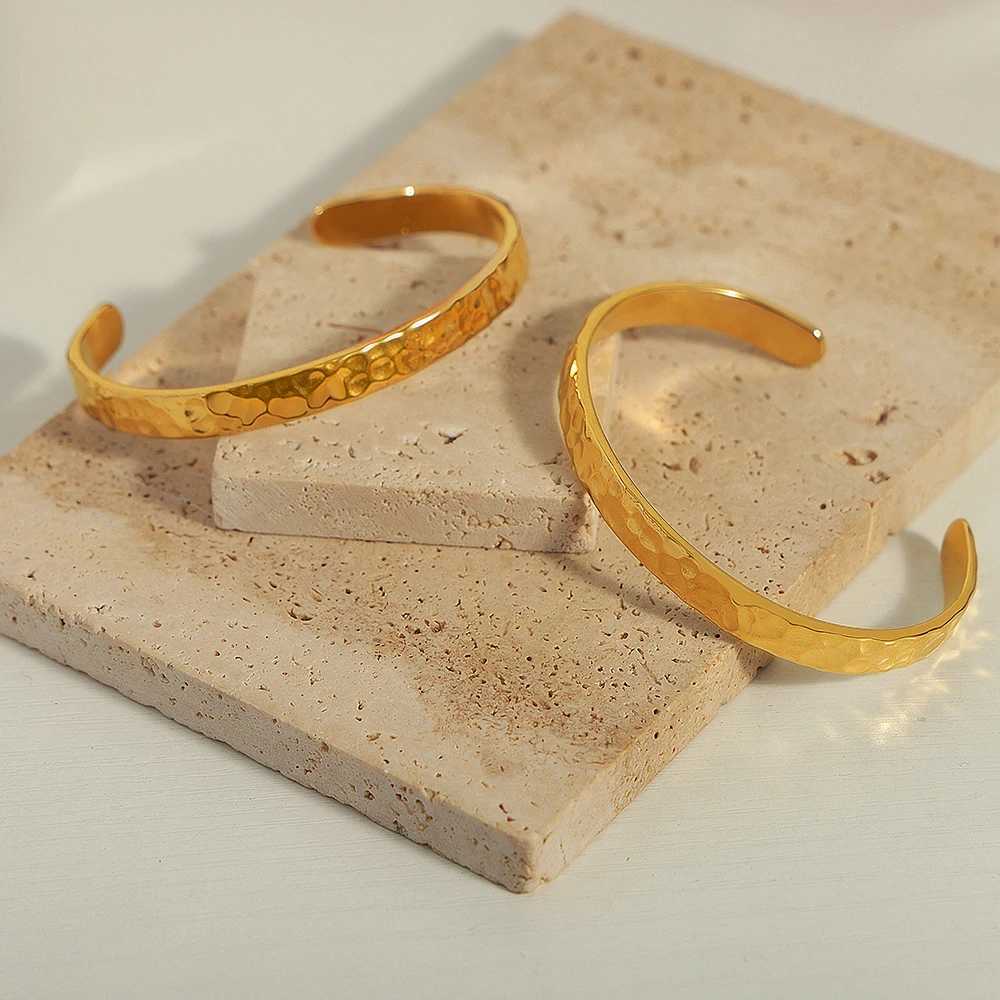 Liora Stainless Steel Charm Cuff Bracelets For Women Irregular Hammer Pattern Statement Bracelet Female Waterproof Jewelry J251021