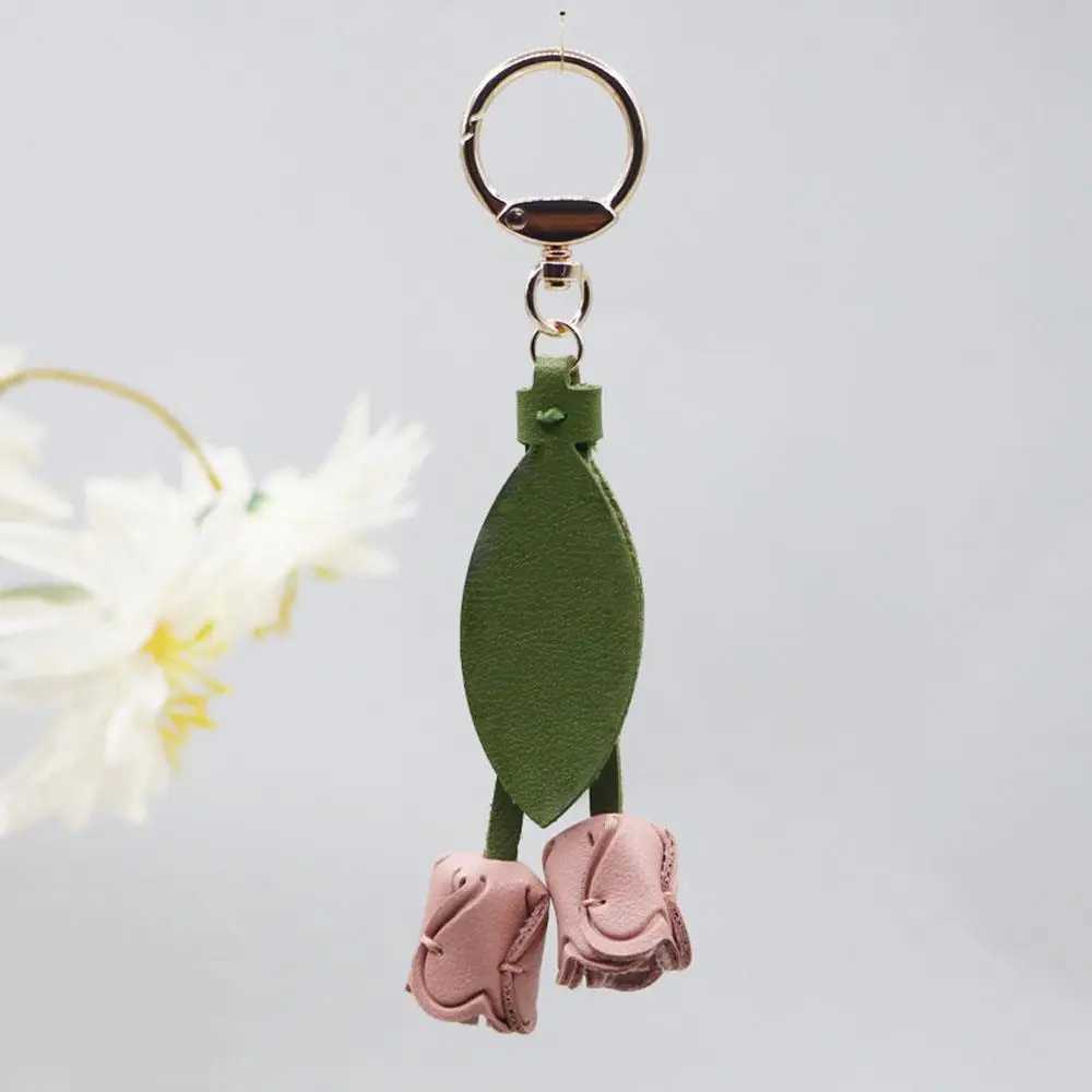 HOT Cowhide Leather Flower Shaped Bag Charm Flower Keychain Bag Pendant Creative Keychain Pendants Luxury Bag Gifts Accessories J251121
