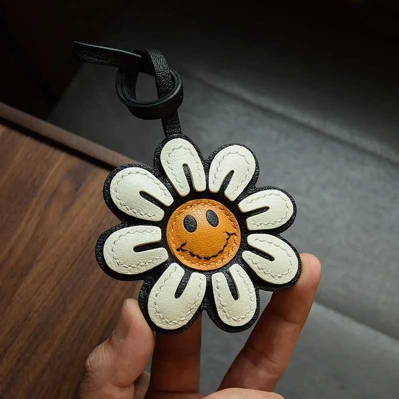 Real Sheepskin Leather Smile Flower Bag Charm Rearview Mirror Car Keychain Trendy Pair For Birthday Gift Key Chains For Women W251021